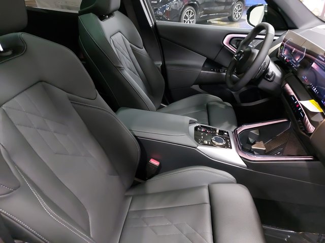 Vehicle image 17 of 38