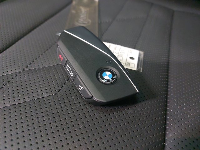 Vehicle image 27 of 38