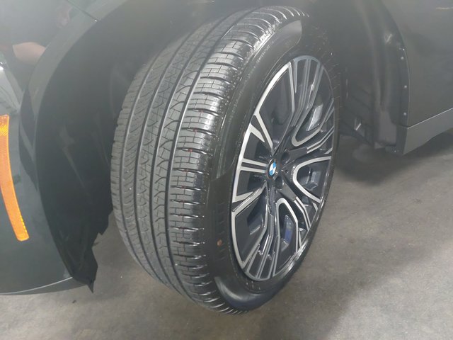 Vehicle image 11 of 38