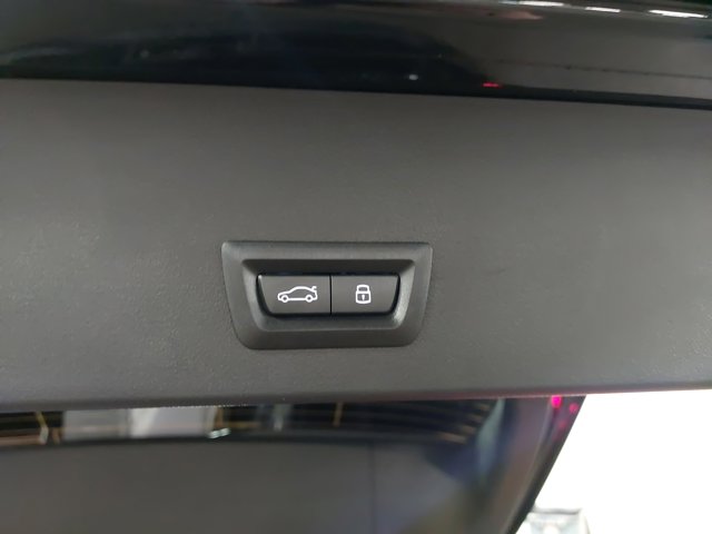 Vehicle image 35 of 38