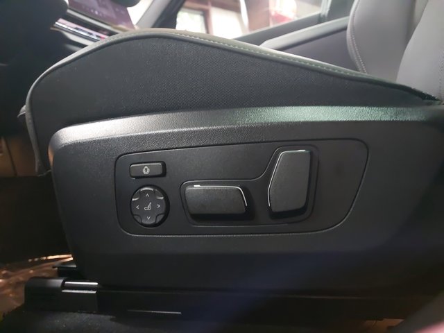Vehicle image 31 of 38