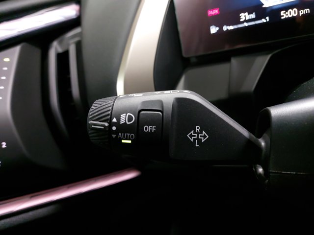 Vehicle image 32 of 38