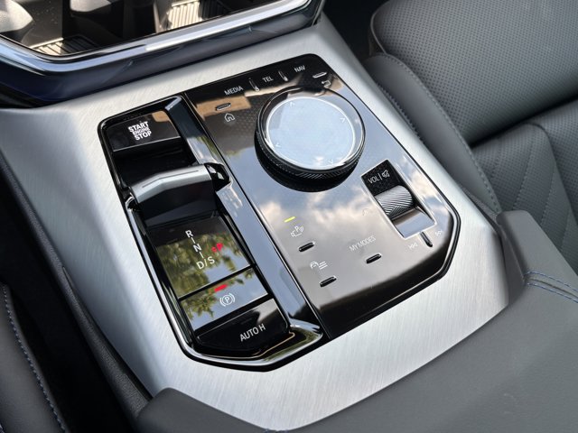 Vehicle image 26 of 37