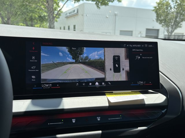 Vehicle image 21 of 37