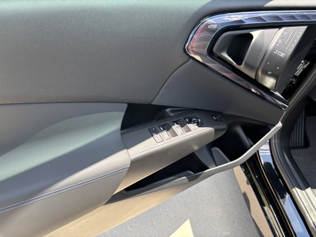 Vehicle image 28 of 37