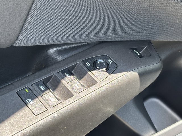 Vehicle image 35 of 37