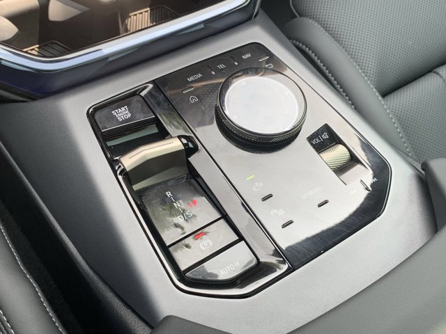 Vehicle image 25 of 37