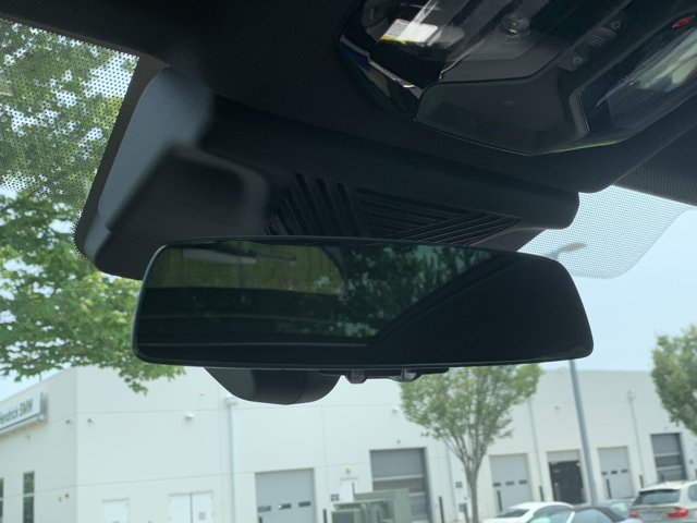 Vehicle image 33 of 37