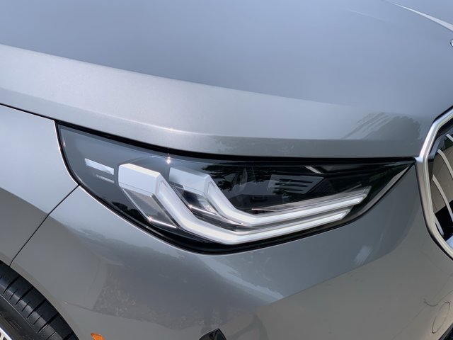Vehicle image 27 of 37
