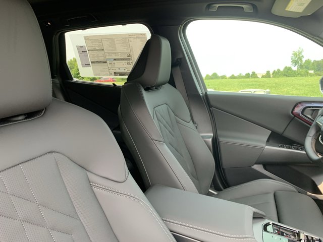 Vehicle image 13 of 37
