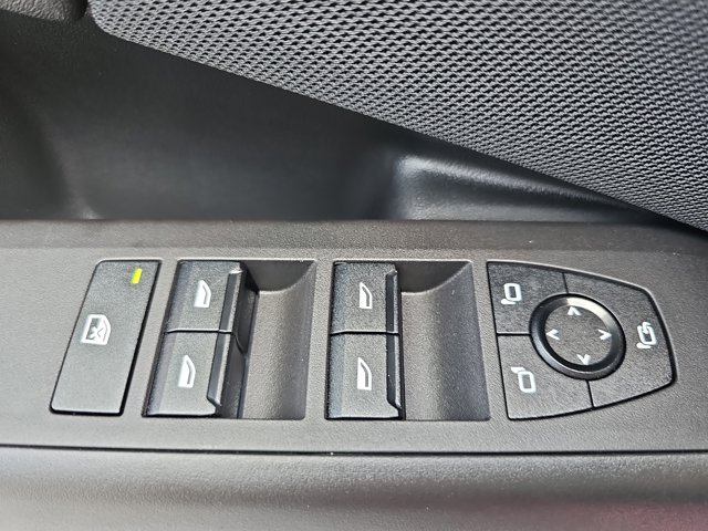 Vehicle image 29 of 39
