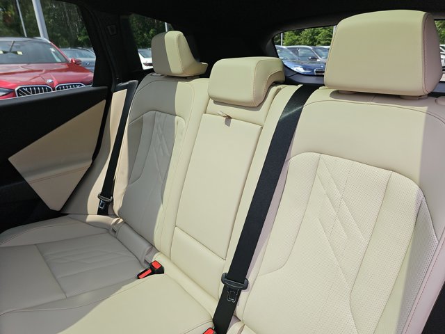 Vehicle image 14 of 39
