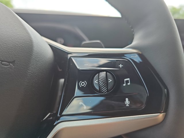 Vehicle image 31 of 39