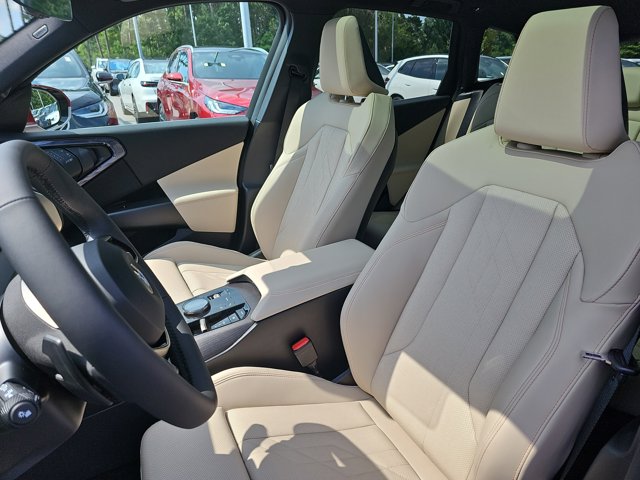 Vehicle image 17 of 39