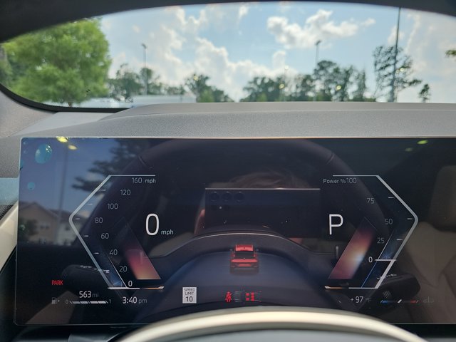 Vehicle image 21 of 39
