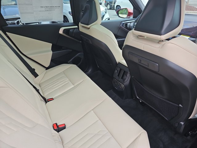 Vehicle image 15 of 39