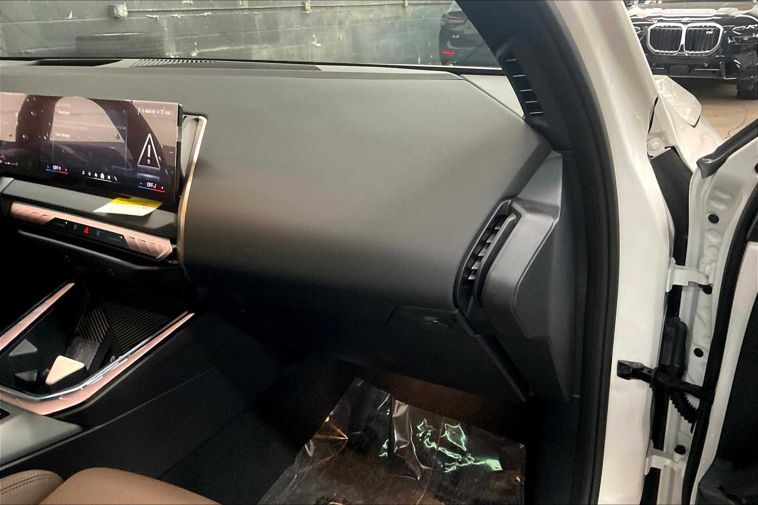 Vehicle image 27 of 35
