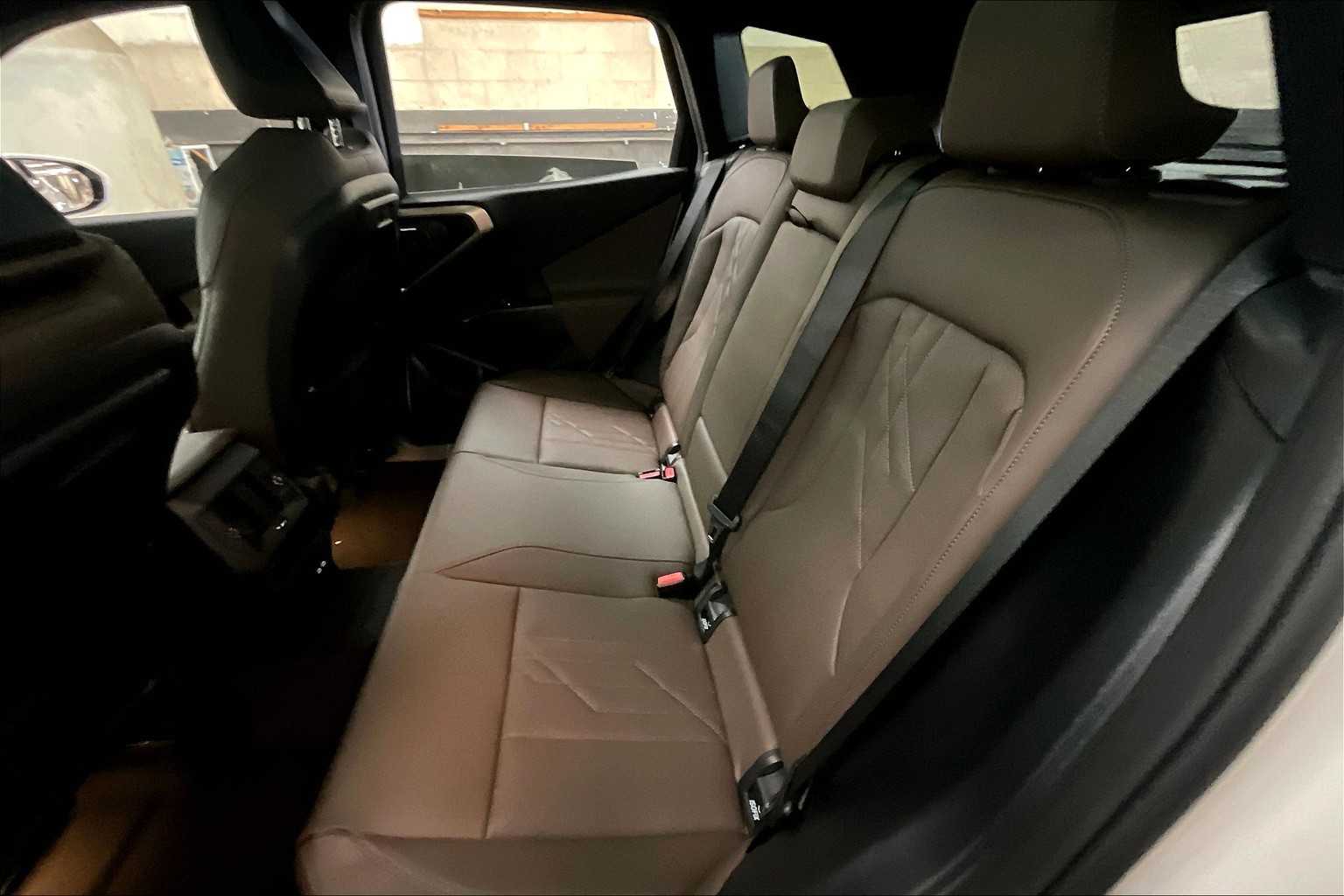 Vehicle image 12 of 35