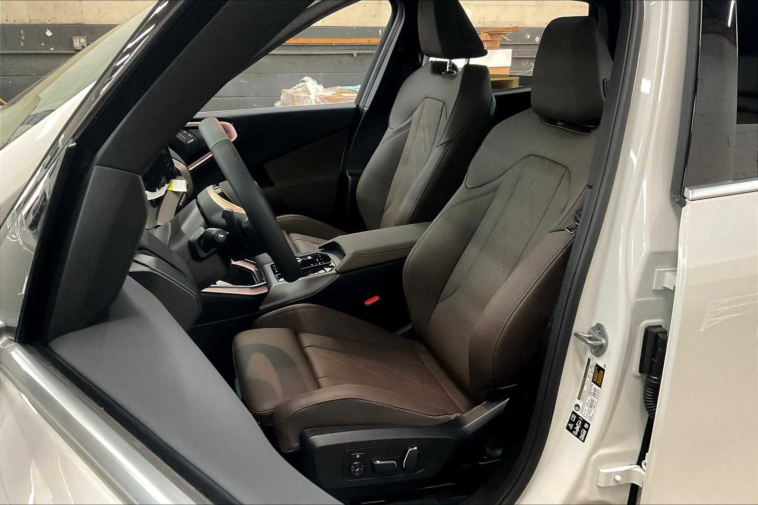 Vehicle image 11 of 35