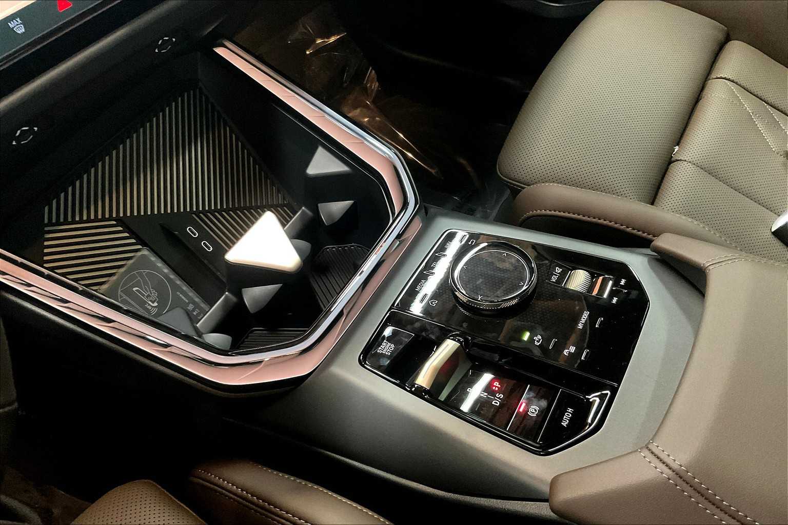 Vehicle image 10 of 35