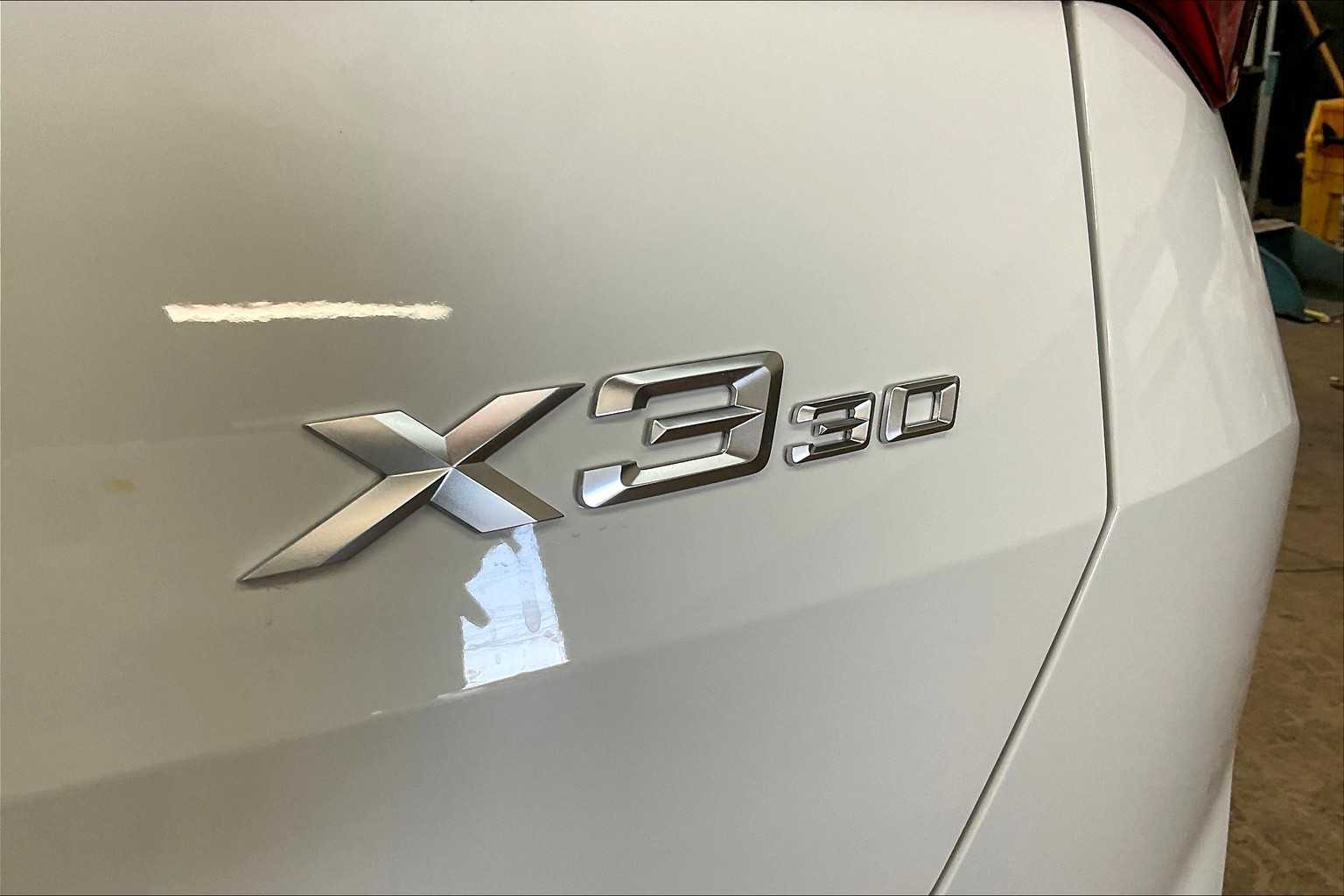Vehicle image 25 of 35