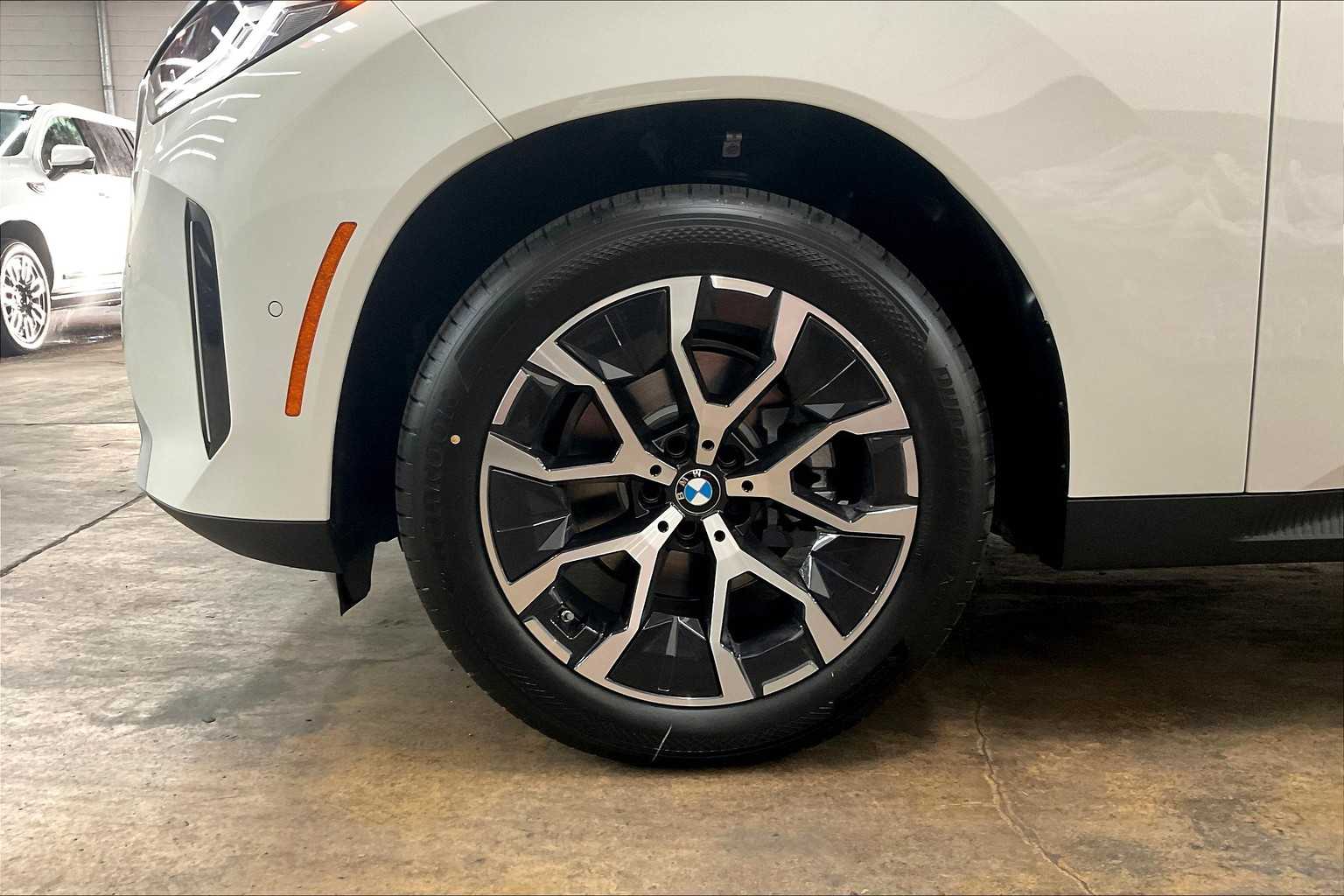 Vehicle image 14 of 35