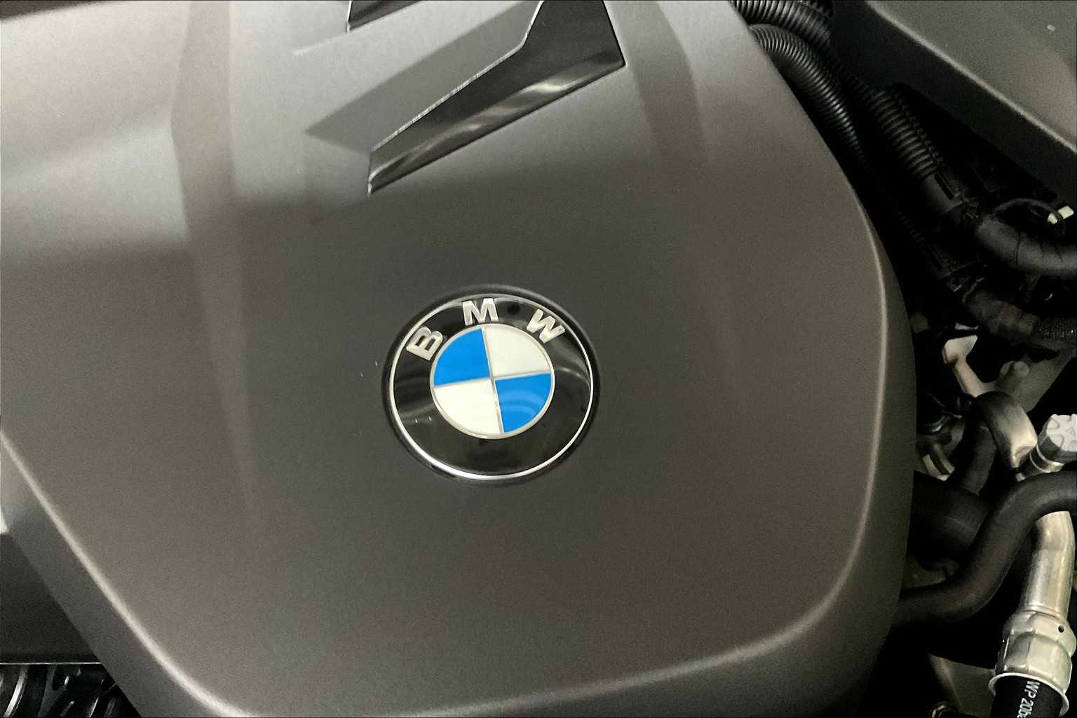 Vehicle image 31 of 35