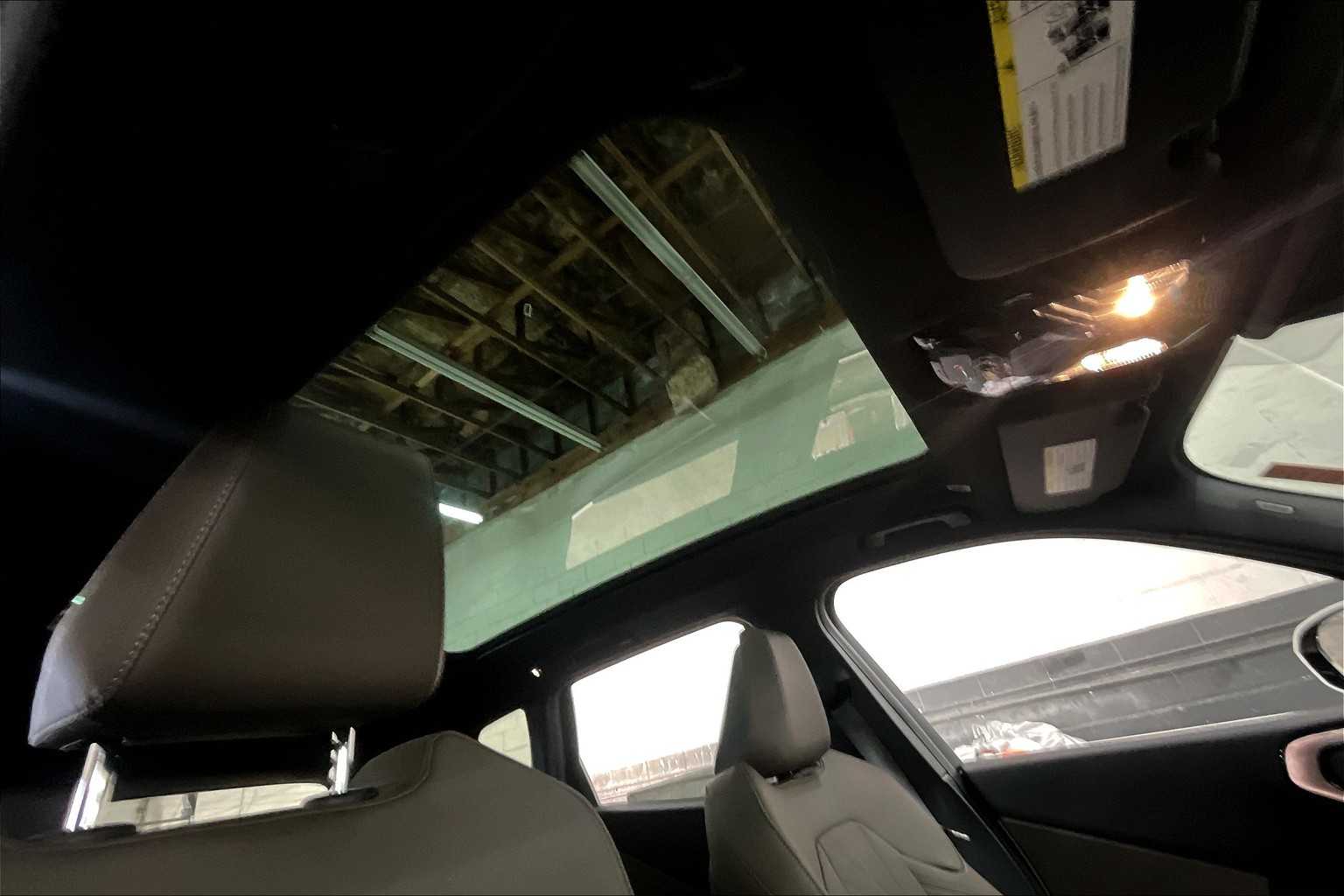 Vehicle image 28 of 35