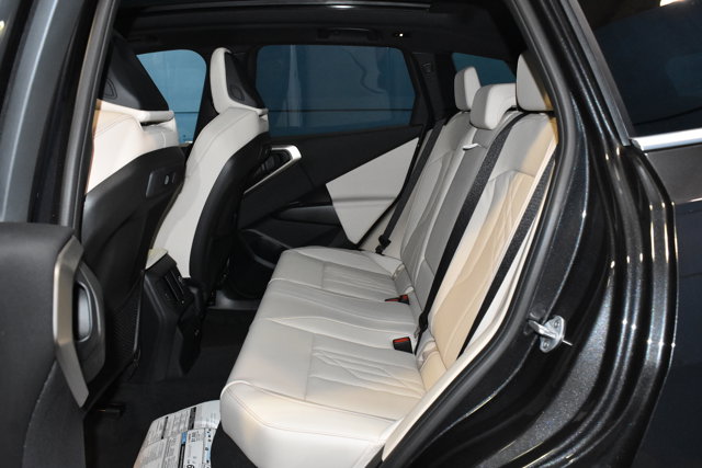 Vehicle image 21 of 27