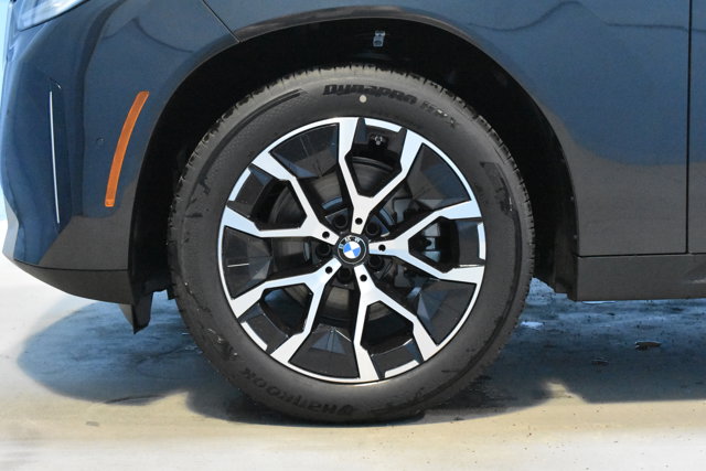 Vehicle image 23 of 27
