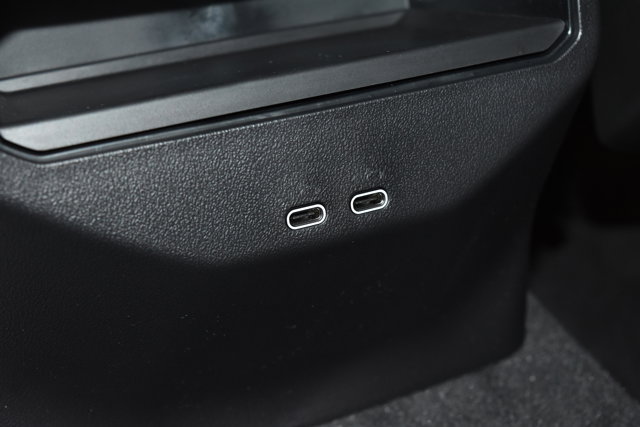 Vehicle image 22 of 27