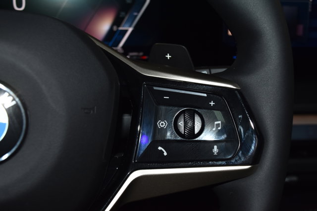 Vehicle image 13 of 27