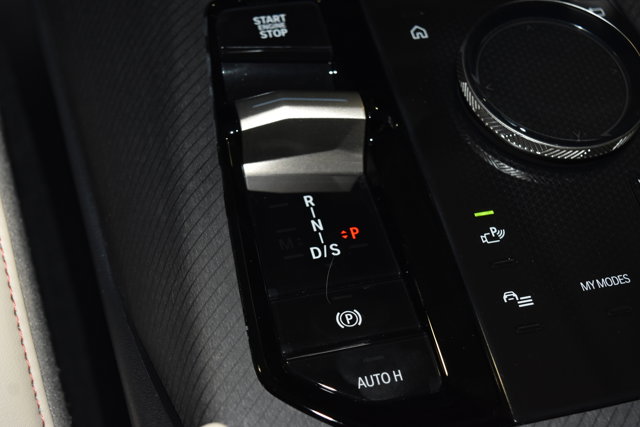 Vehicle image 17 of 27