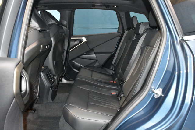 Vehicle image 21 of 28
