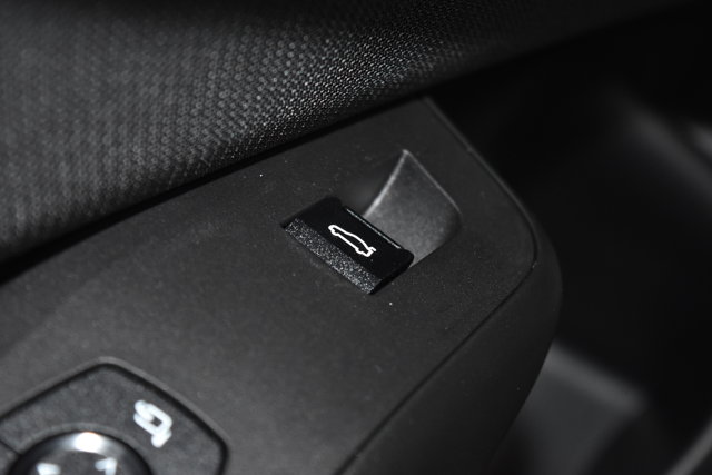 Vehicle image 10 of 28