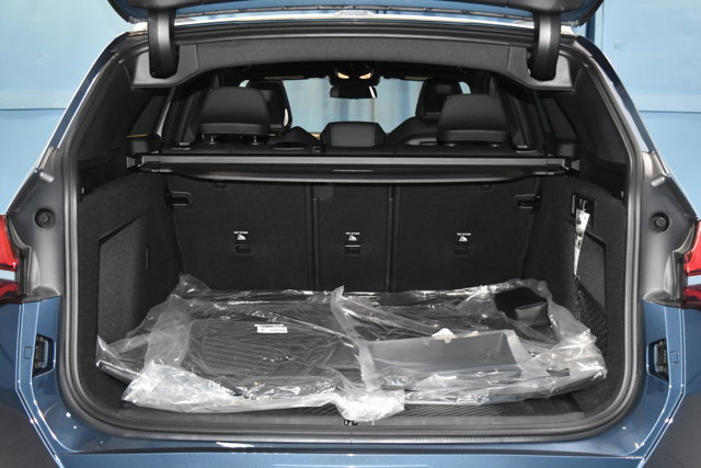 Vehicle image 26 of 28