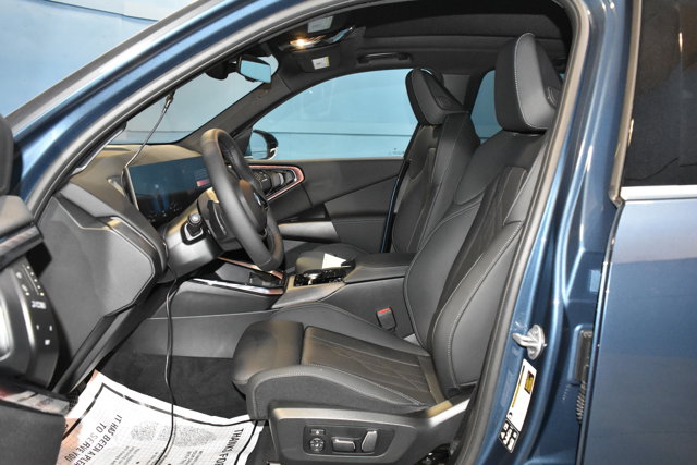Vehicle image 11 of 28