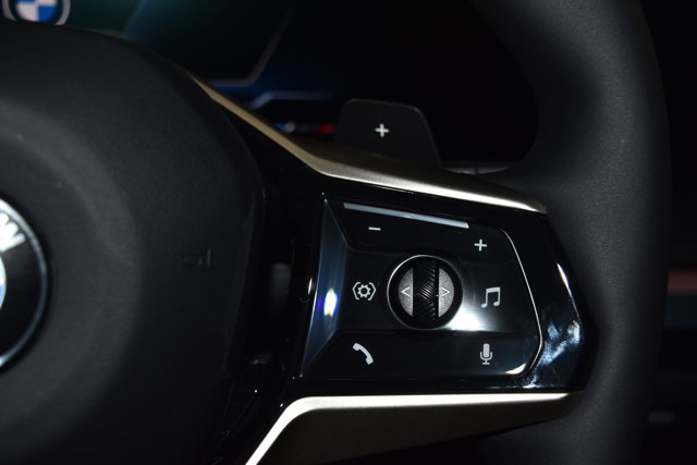 Vehicle image 13 of 28