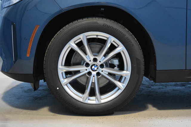 Vehicle image 23 of 28