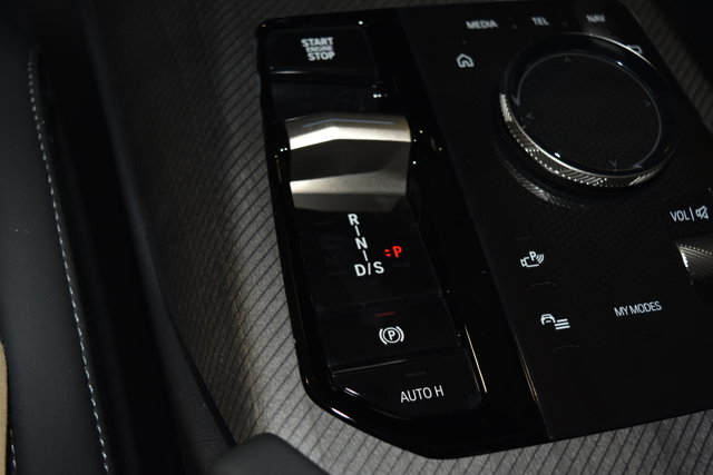 Vehicle image 17 of 28
