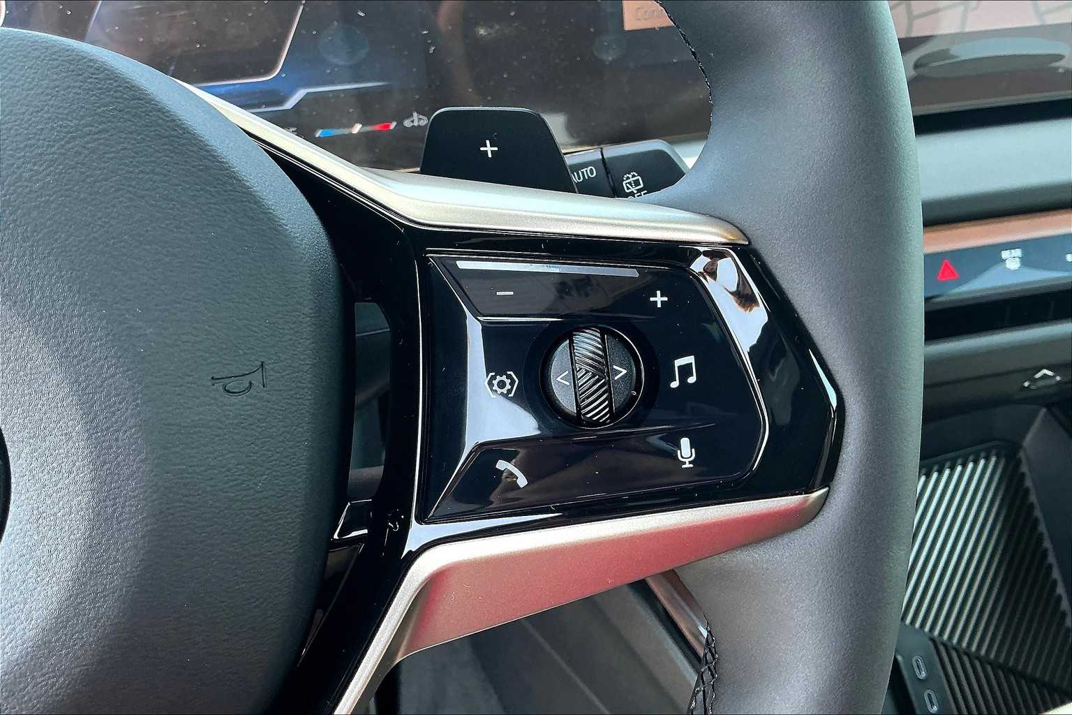 Vehicle image 18 of 36