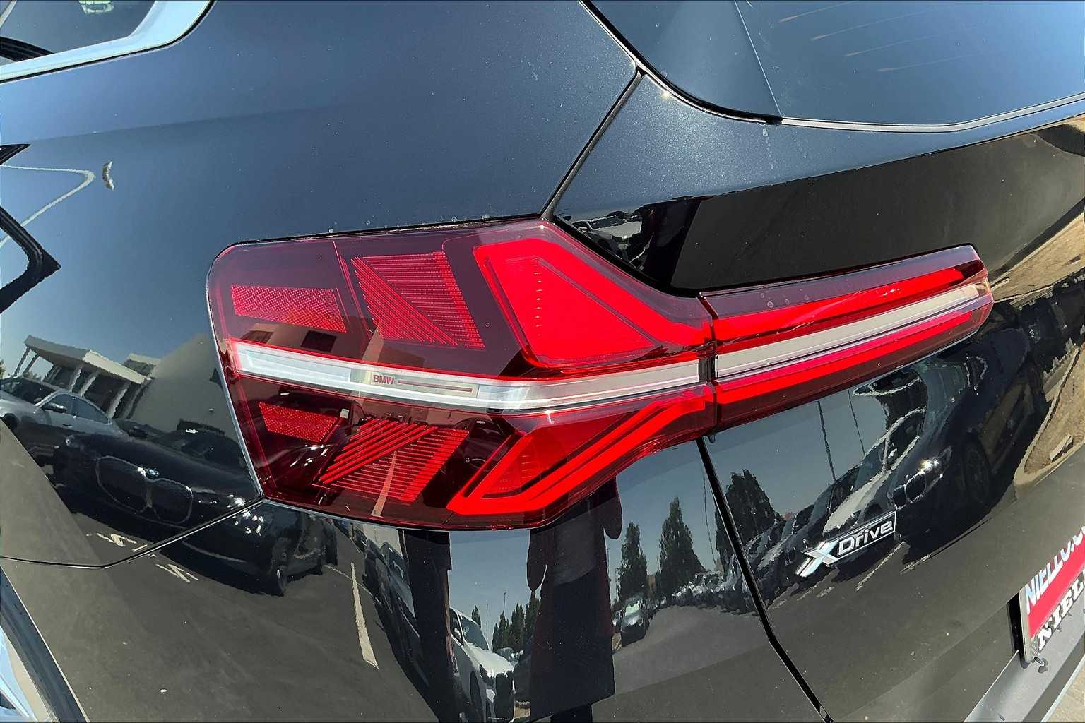 Vehicle image 25 of 36