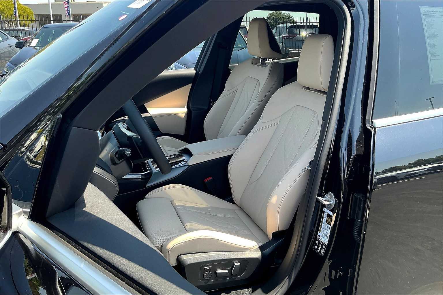 Vehicle image 11 of 36