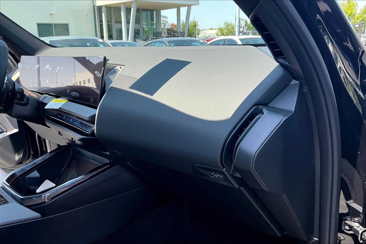 Vehicle image 28 of 36