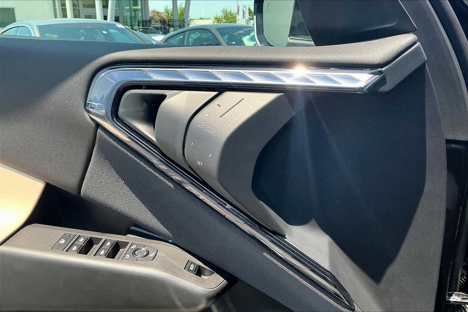 Vehicle image 23 of 36