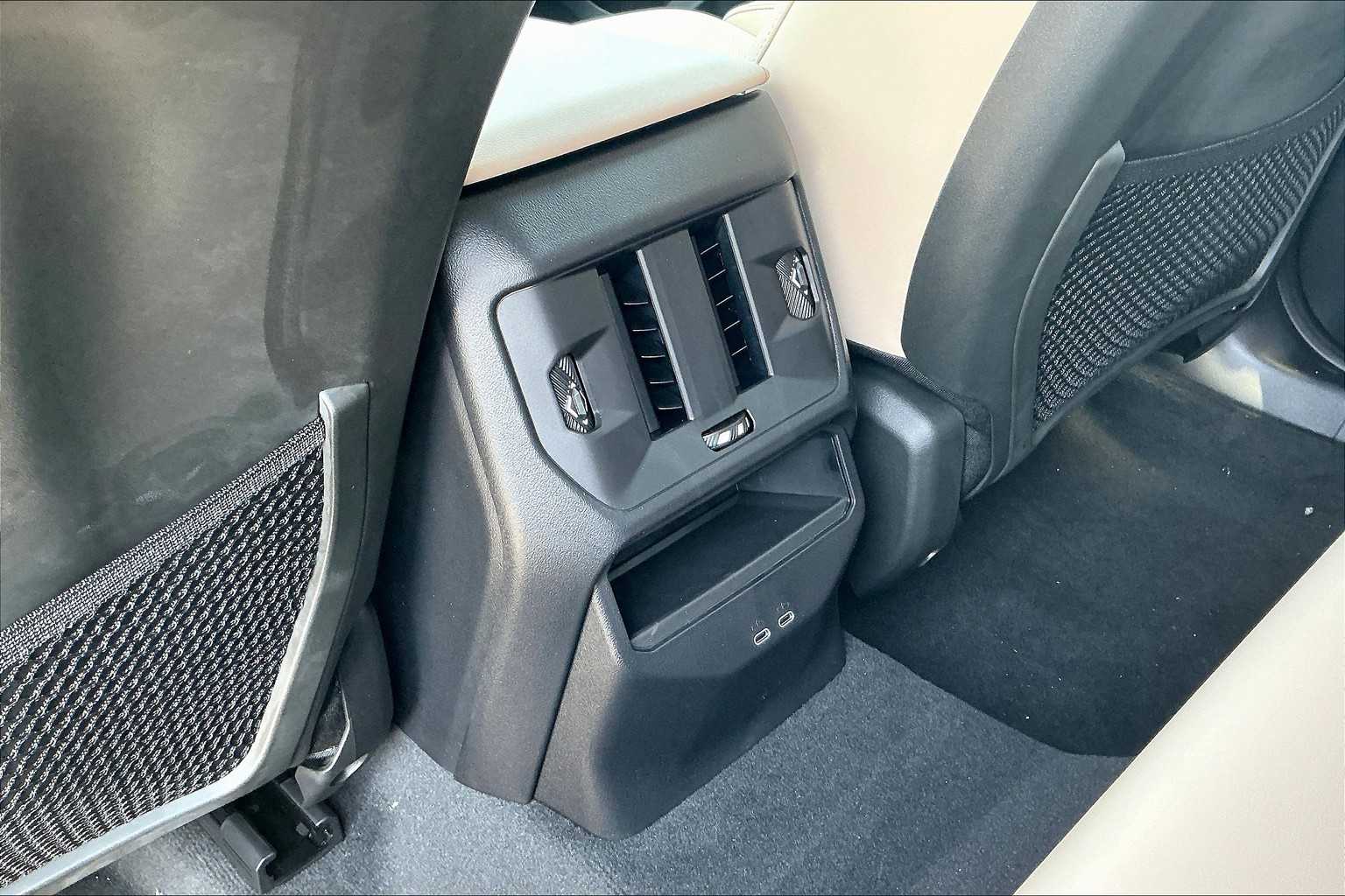 Vehicle image 16 of 36