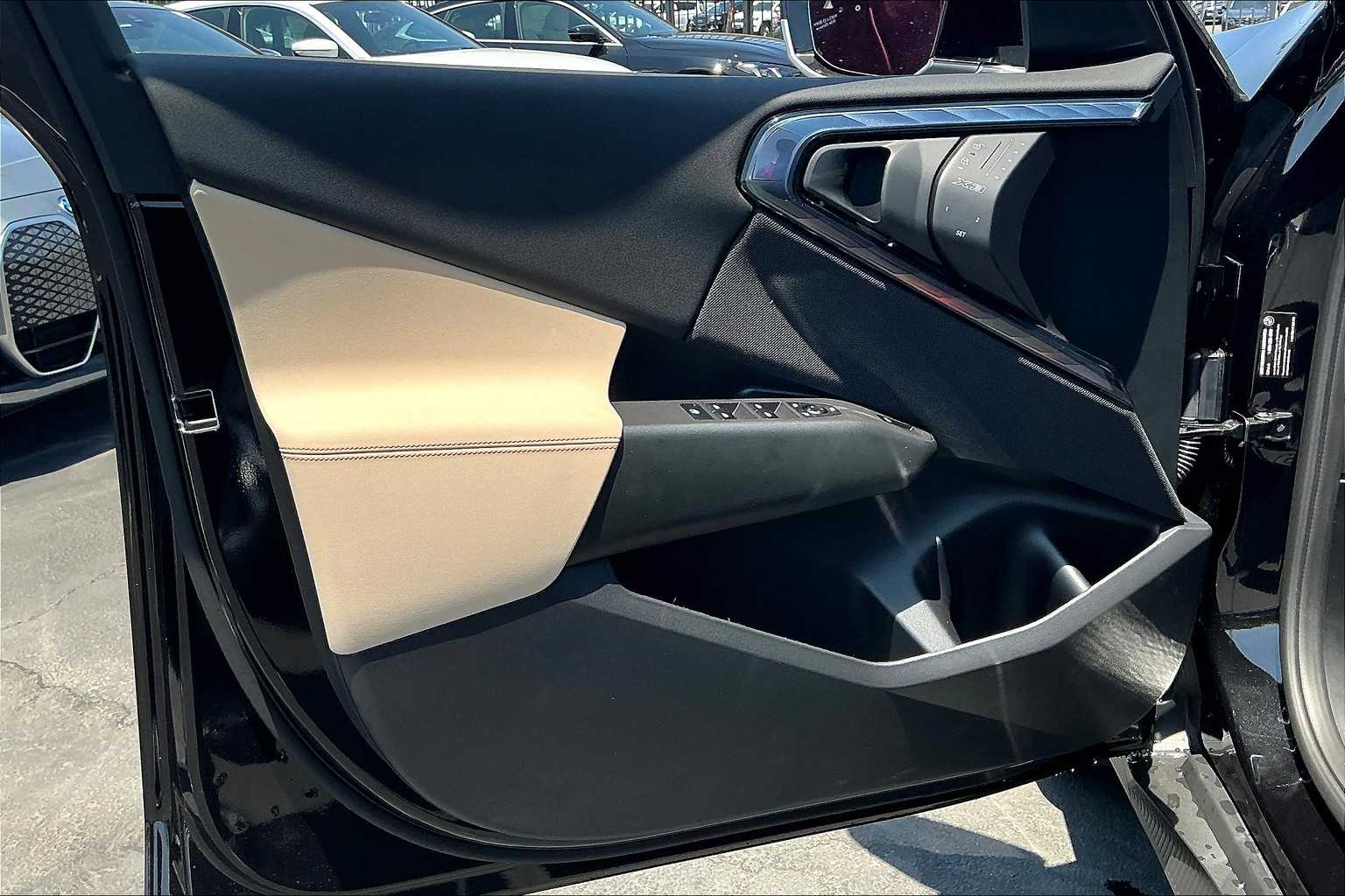 Vehicle image 24 of 36