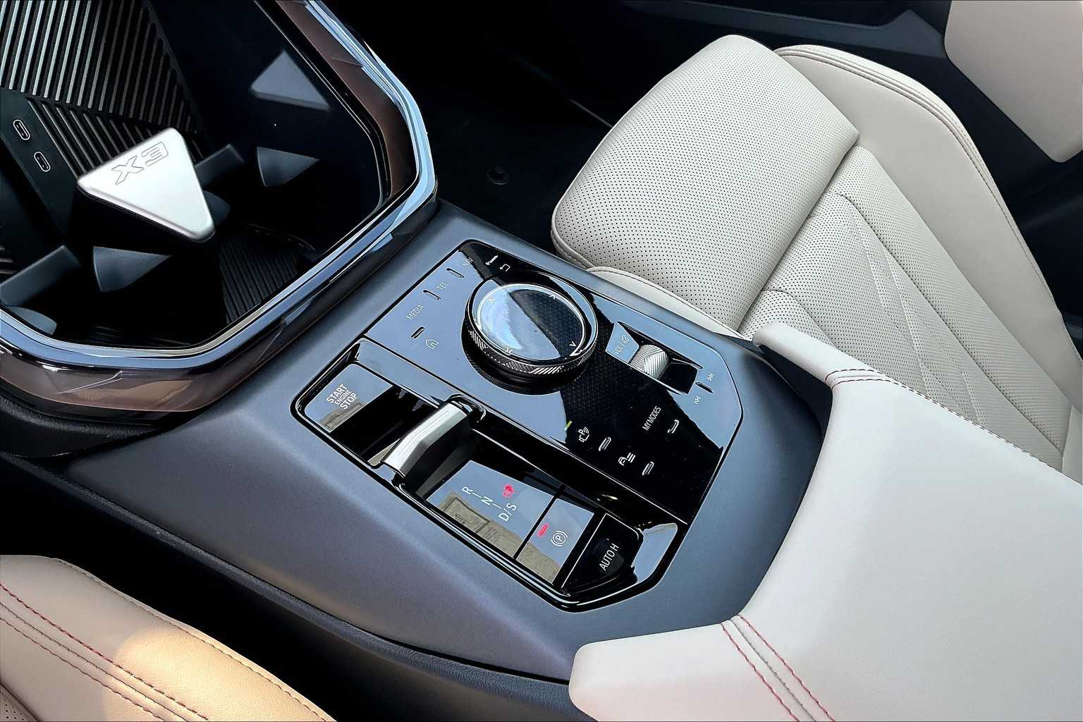 Vehicle image 10 of 36