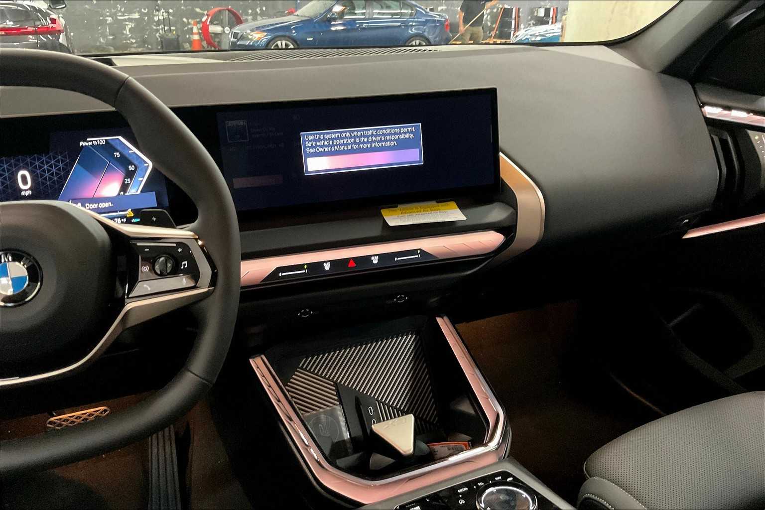 Vehicle image 17 of 32