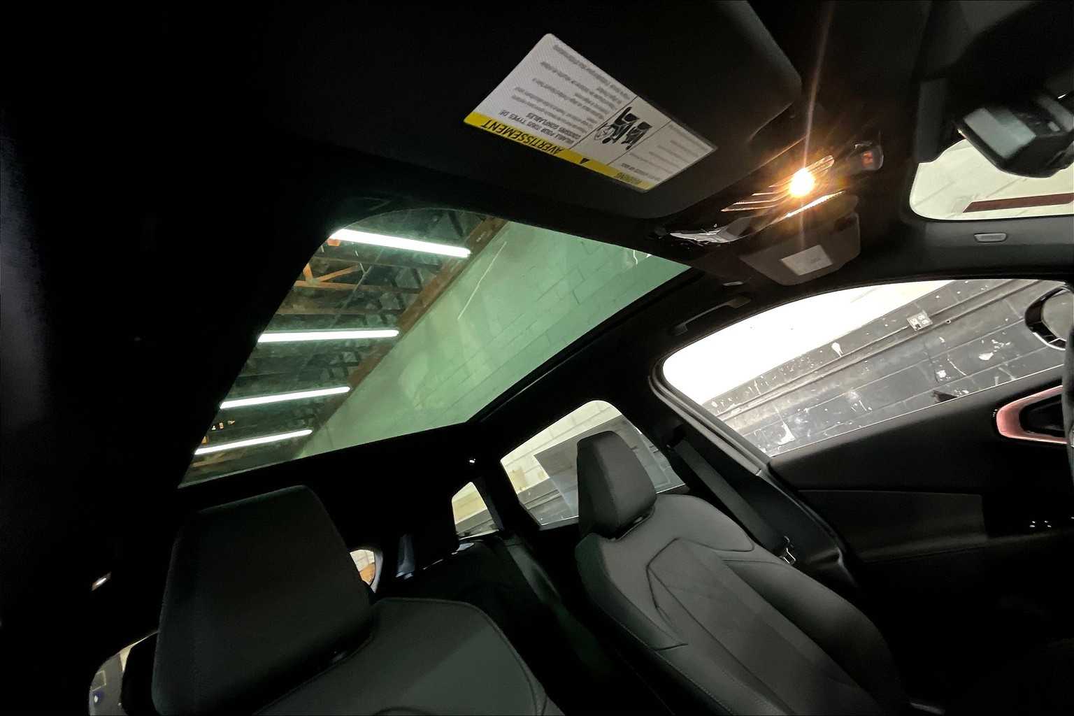 Vehicle image 29 of 32